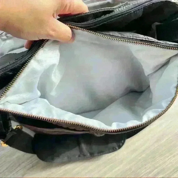 SKIP HOP BLACK BAG  WITH DIAPER STATION MOMMY BAG - Picture 10 of 16